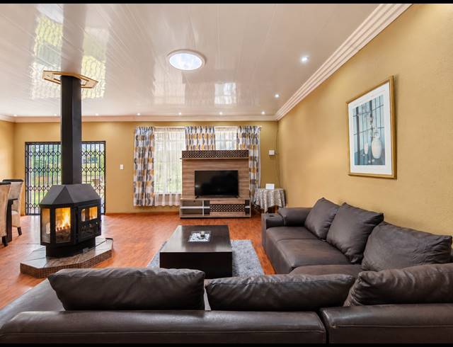 2 BEDROOM TOWNHOUSE FOR SALE IN THREE RIVERS
